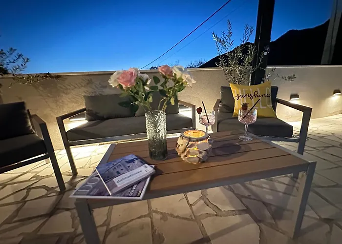 Villa Ivona With Swimming Pool And Jacuzzi