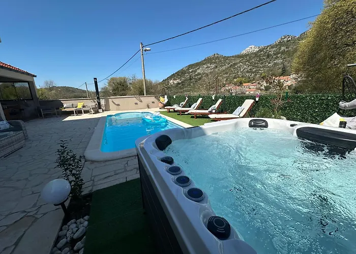 Villa Ivona With Swimming Pool And Jacuzzi