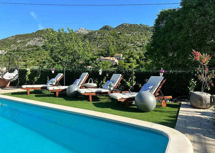 Villa Ivona With Swimming Pool And Jacuzzi
