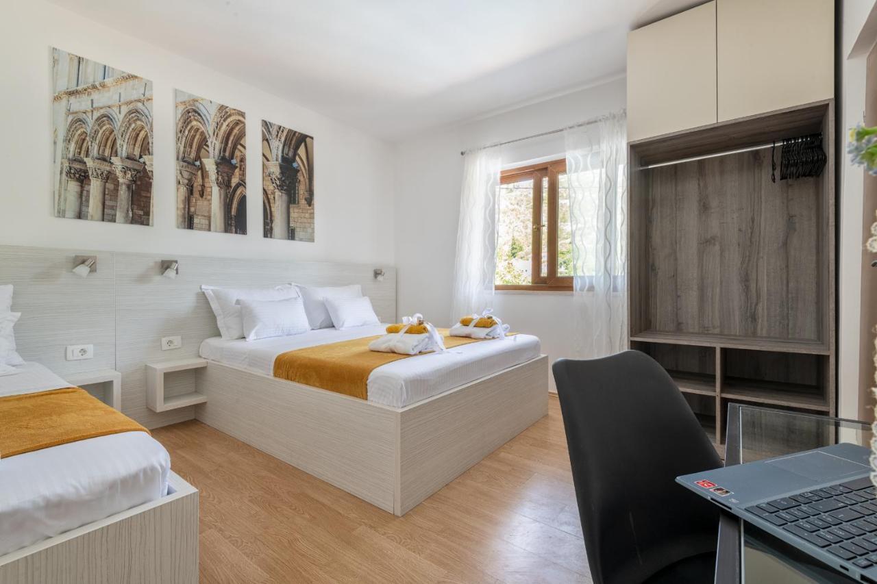 Villa Ivona With Swimming Pool And Jacuzzi *
