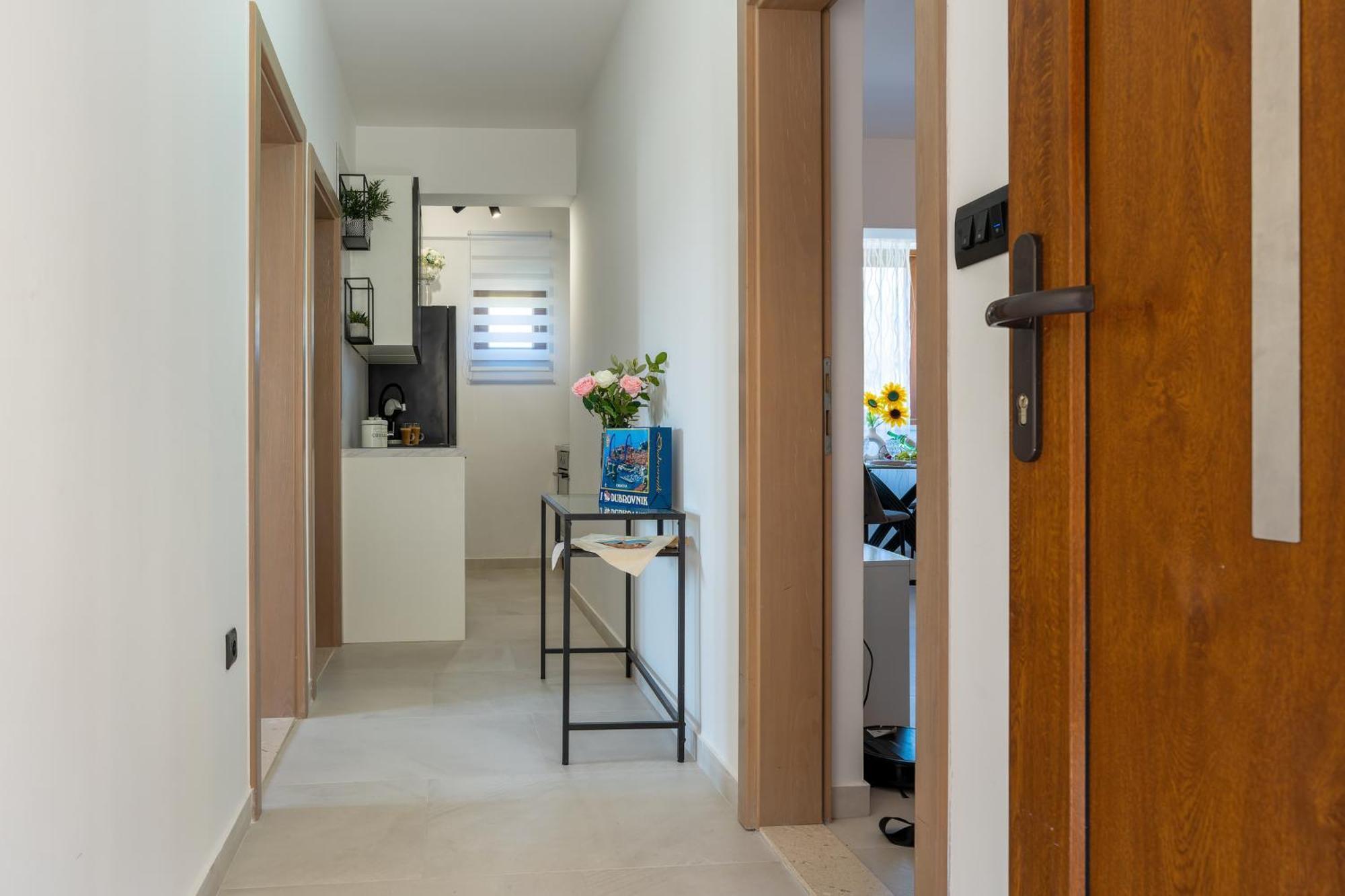 Ivona With Swimming Pool And Jacuzzi Villa *