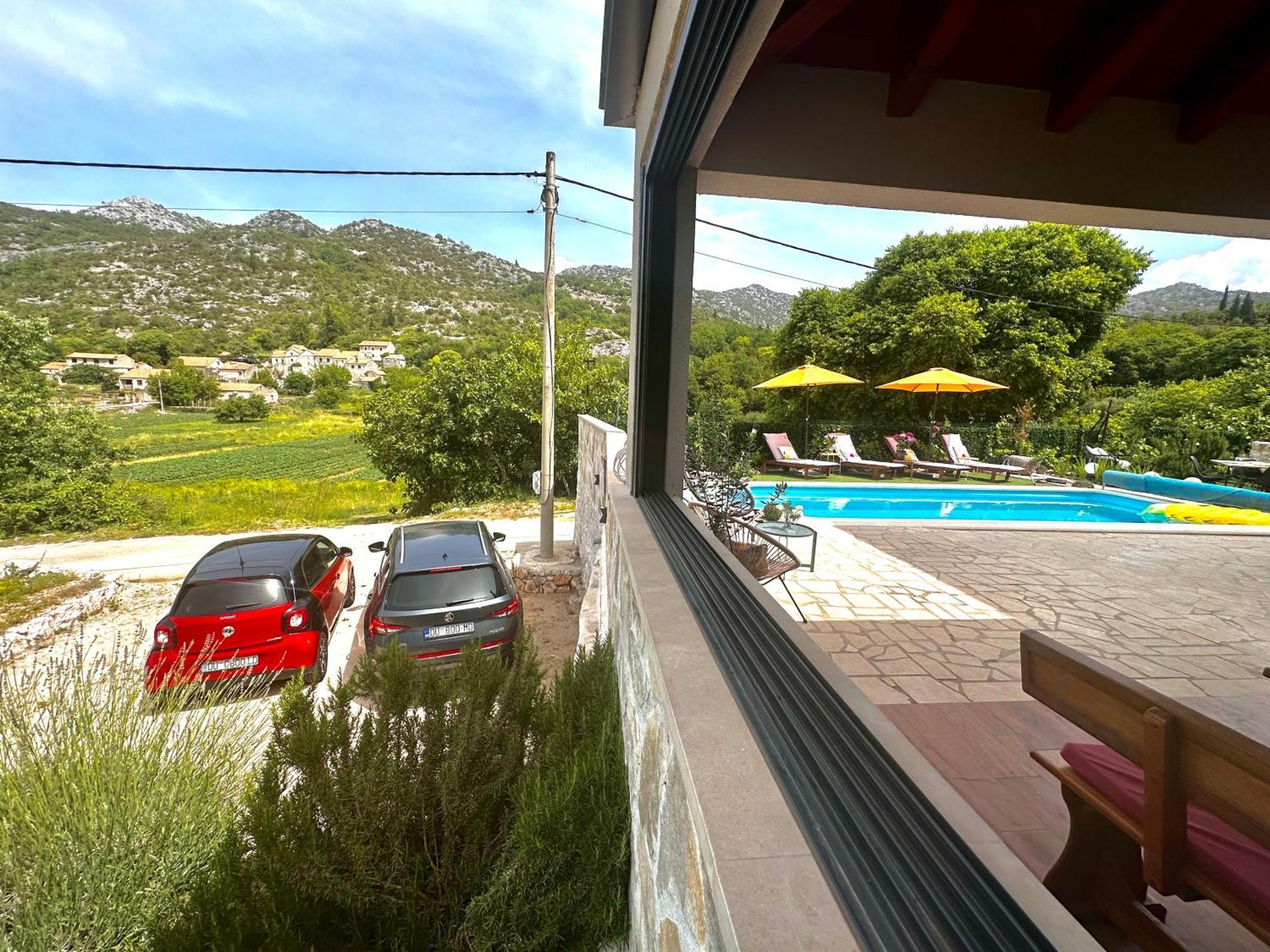 Ivona With Swimming Pool And Jacuzzi Villa Oslje