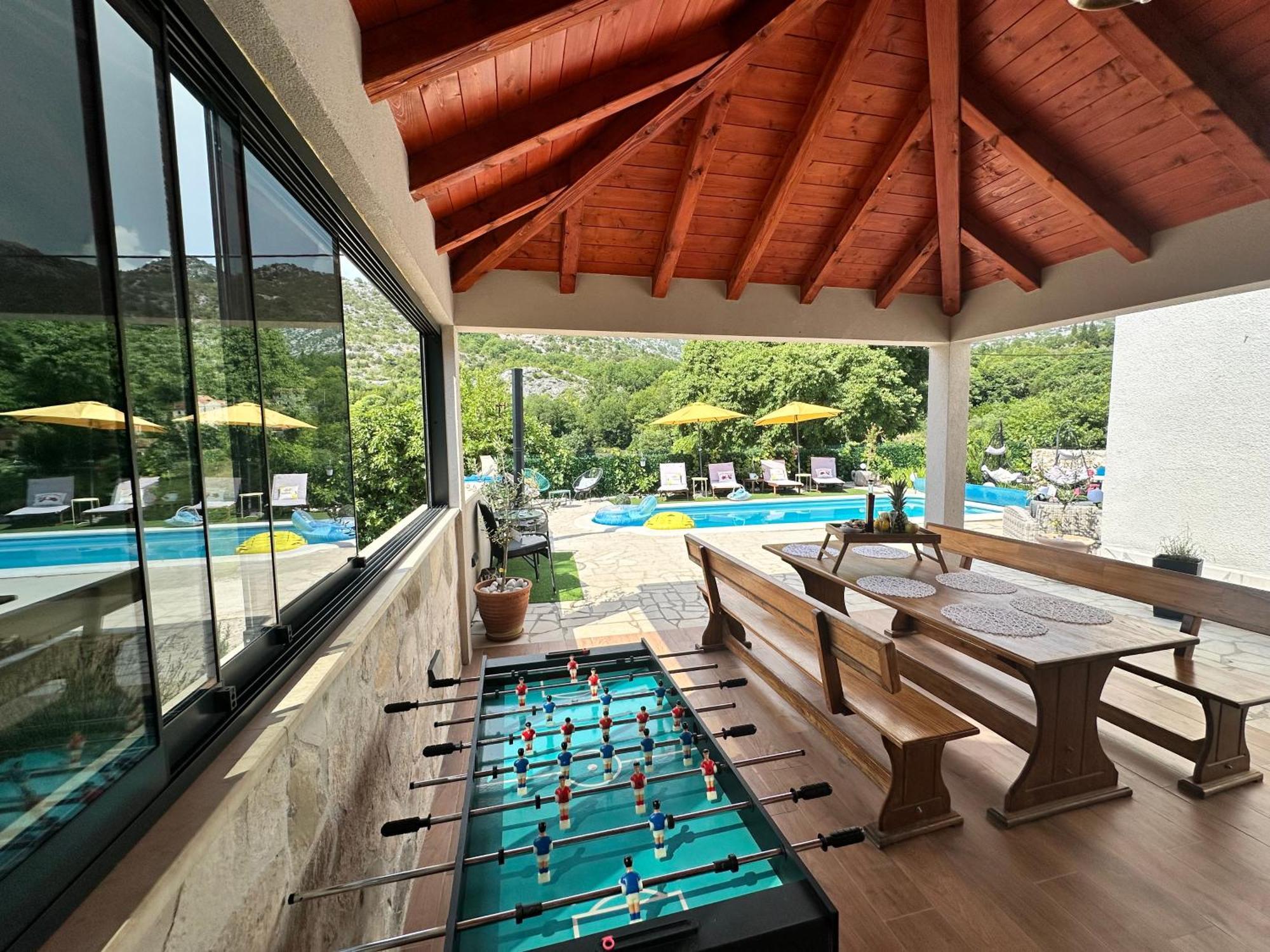 Villa Ivona With Swimming Pool And Jacuzzi *