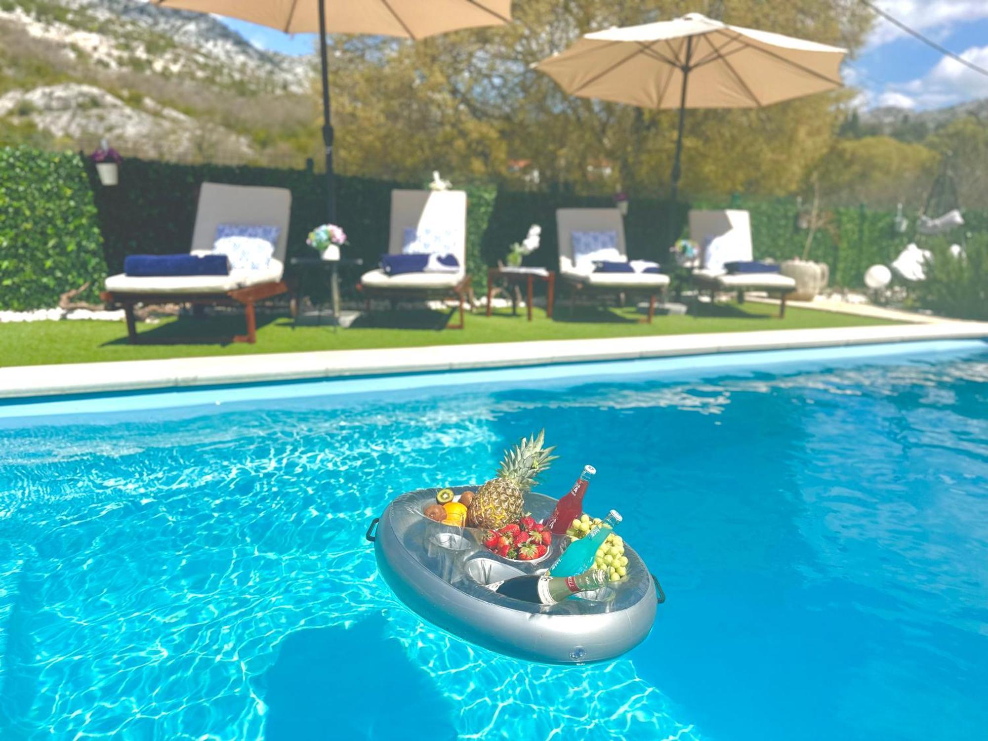 Ivona With Swimming Pool And Jacuzzi *