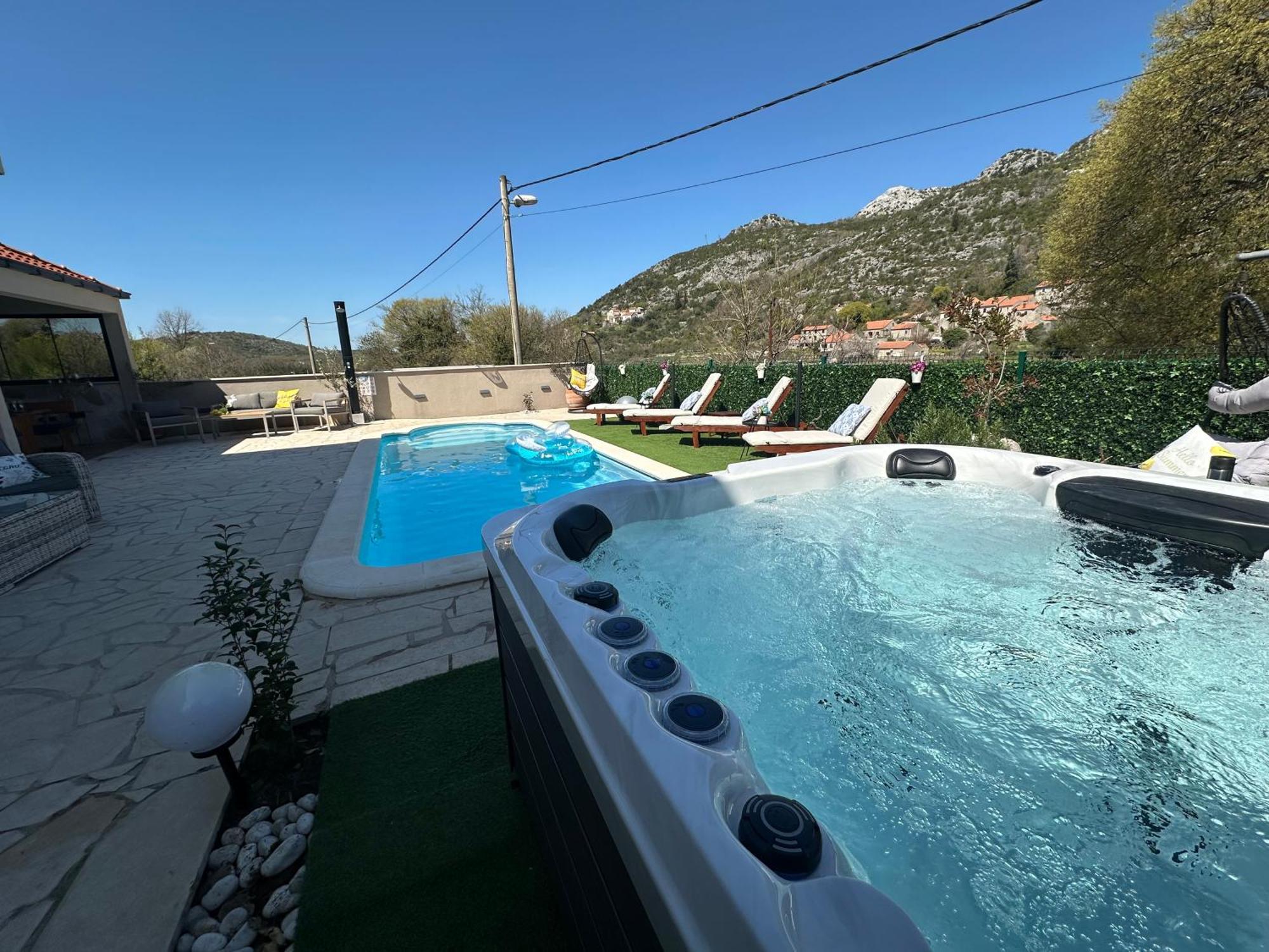 Ivona With Swimming Pool And Jacuzzi Villa Oslje