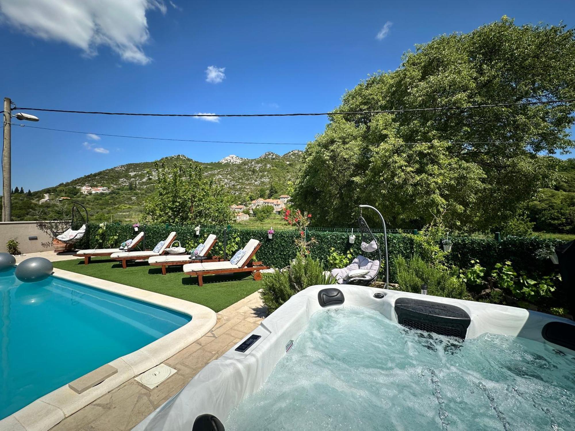 Ivona With Swimming Pool And Jacuzzi Villa