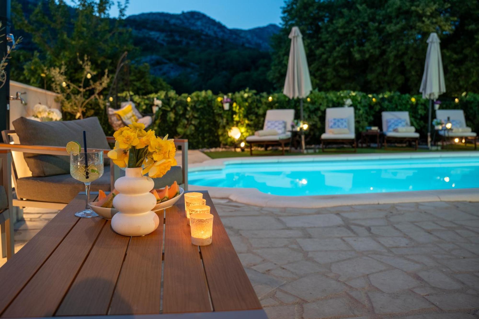 Villa Ivona With Swimming Pool And Jacuzzi