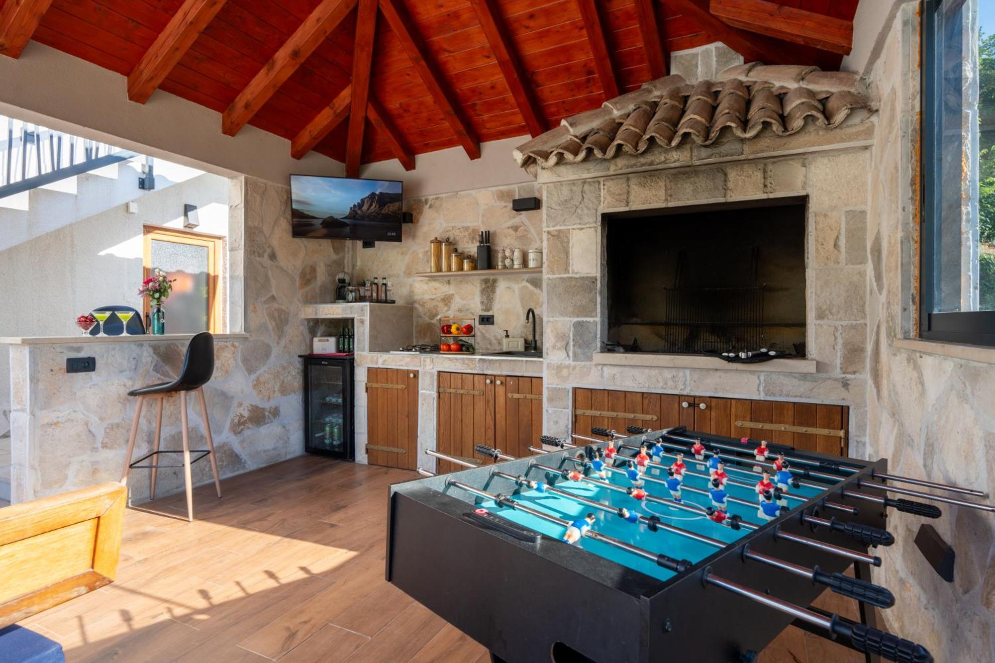 Ivona With Swimming Pool And Jacuzzi Villa *
