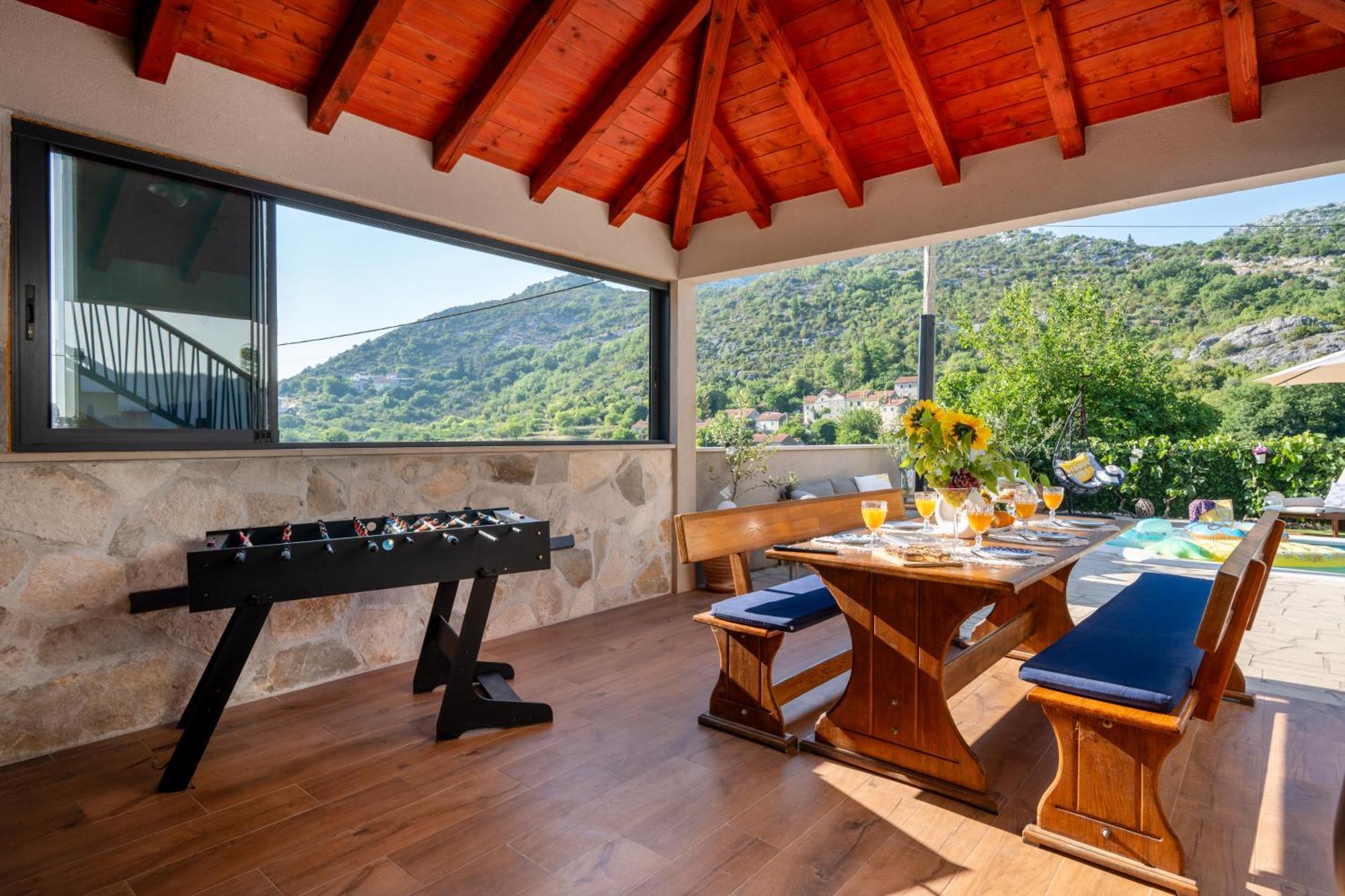 Ivona With Swimming Pool And Jacuzzi Villa Oslje
