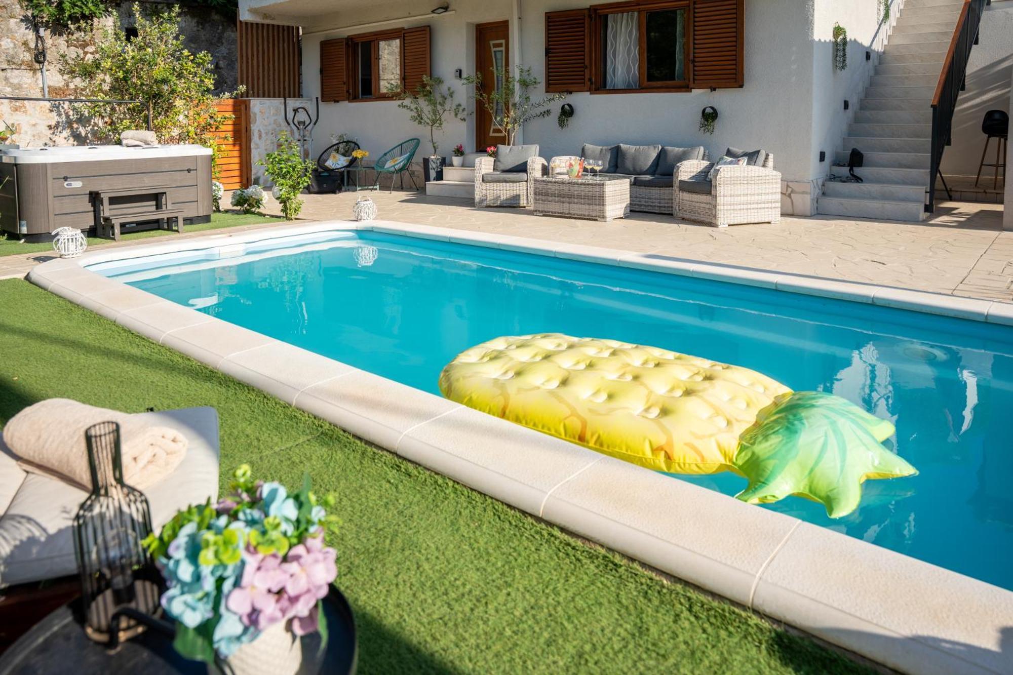 Ivona With Swimming Pool And Jacuzzi * Oslje