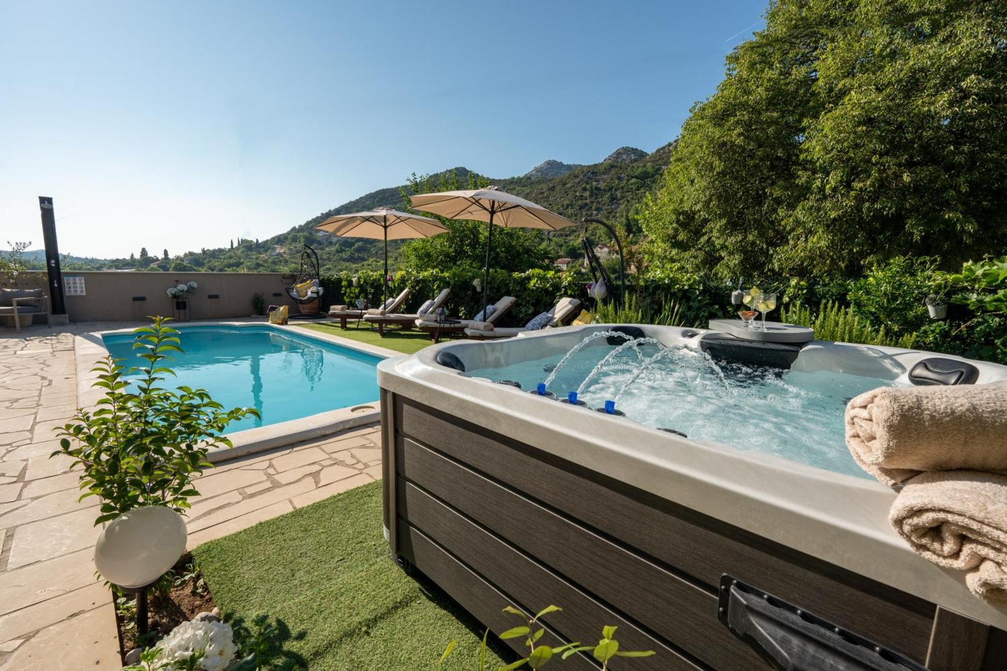 Ivona With Swimming Pool And Jacuzzi